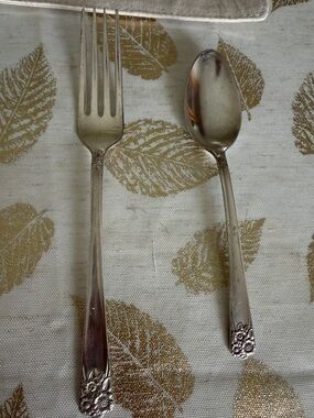 Wm Rogers and Sons, silver plate, vintage flatware pattern, April